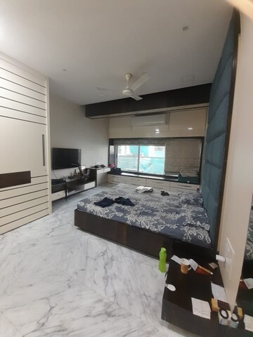 Bedroom in 2 BHK Apartment at Malabar Hill – for Rent