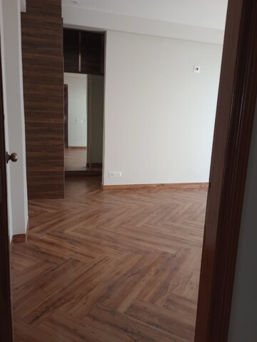 Room in 3 BHK Builder Floor at DLF Garden City Independent Floors, Sector 92 – for Rent