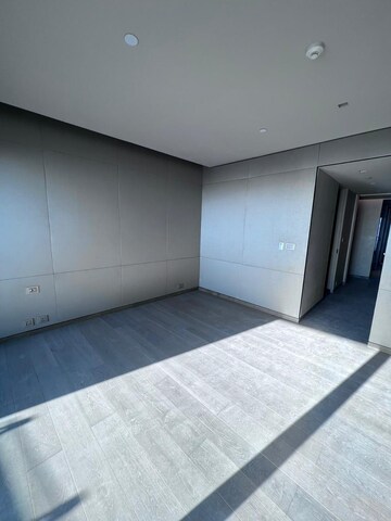 Room in 5 BHK Apartment at Lodha Complex Lower Parel, Lower Parel – for Rent