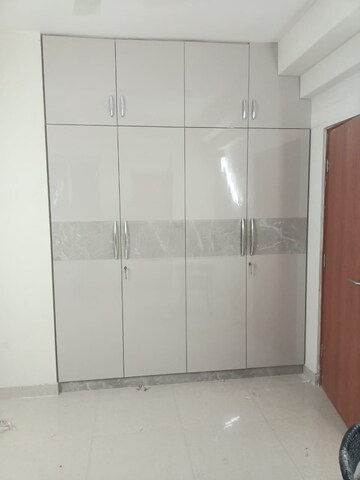 Room in 2.5 BHK Apartment at Tata Eureka Park, Sector 150 – for Rent