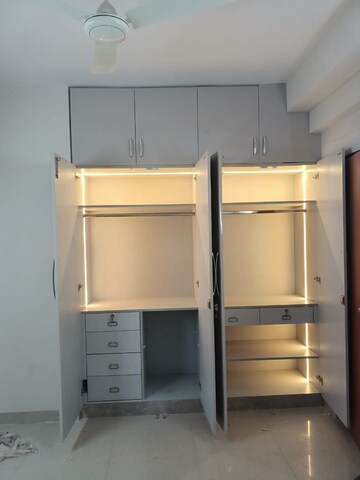 Room in 2.5 BHK Apartment at Tata Eureka Park, Sector 150 – for Rent
