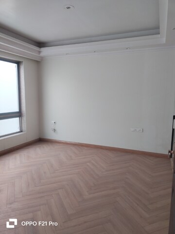 Room in 4 BHK Builder Floor at Auram Floor, South City 2 – for Sale