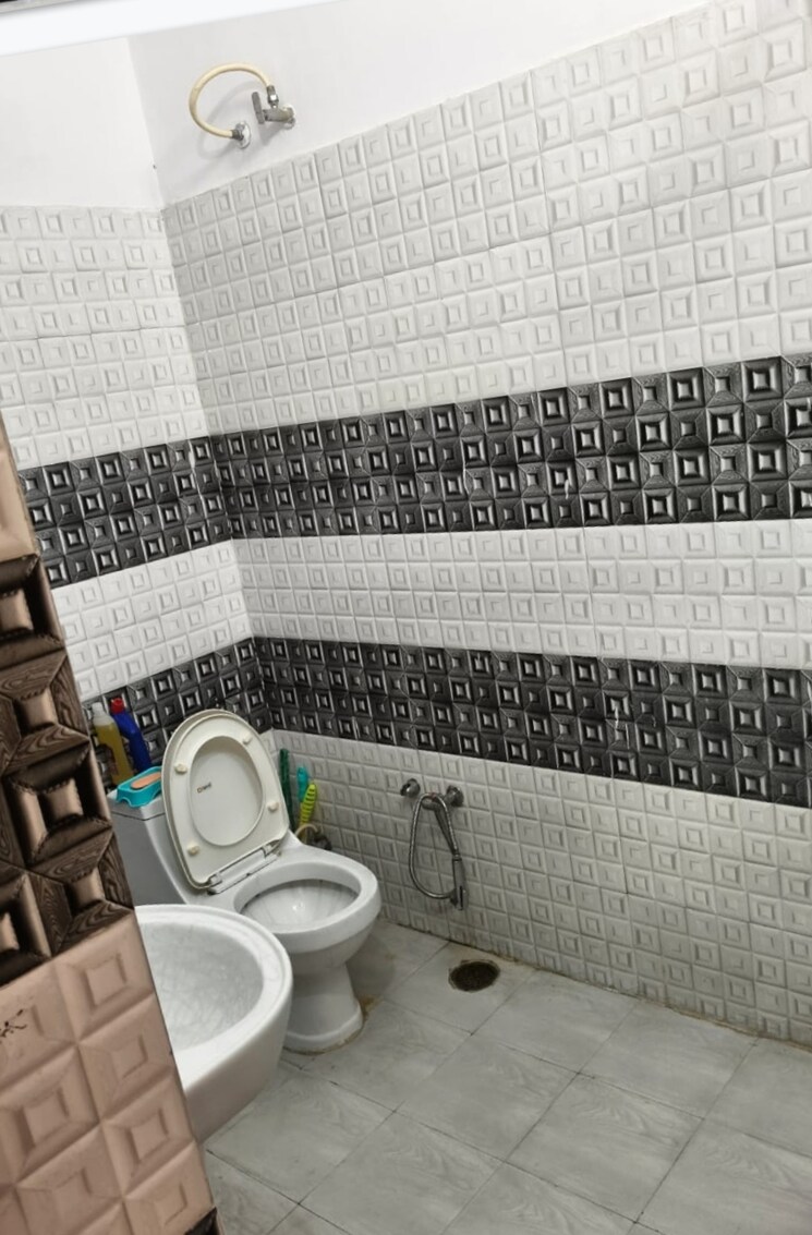 Bathroom, dhakoli village 3 Bedroom 1250 Sq.Ft. Builder Floor In Dhakoli Village Zirakpur 8222719