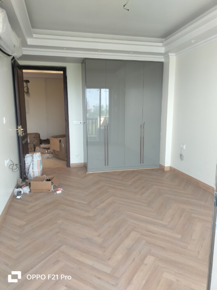 Room, auram-floor 4 Bedroom 500 Sq.Yd. Builder Floor In South City 2 Gurgaon 8222764