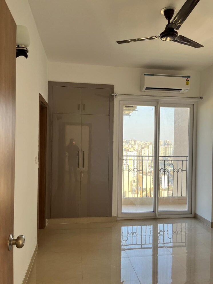 Room, sector 4 3 Bedroom 1675 Sq.Ft. Apartment In Sector 4 Noida 8222747