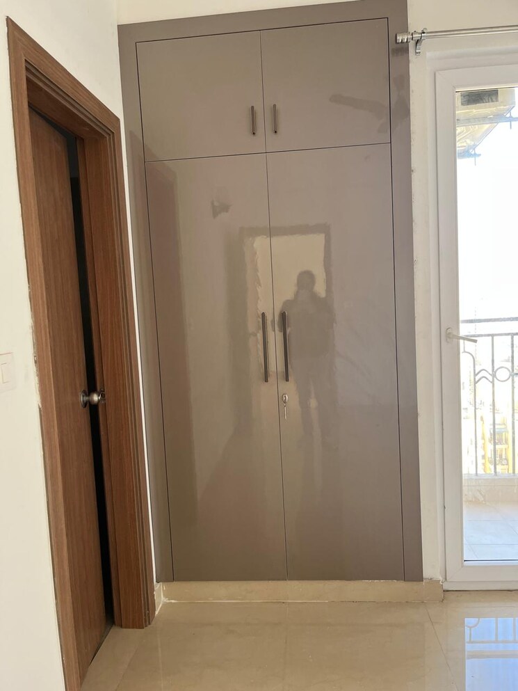 Room, sector 4 3 Bedroom 1675 Sq.Ft. Apartment In Sector 4 Noida 8222747