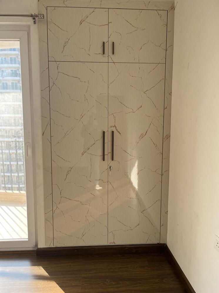 Room, sector 4 3 Bedroom 1675 Sq.Ft. Apartment In Sector 4 Noida 8222747