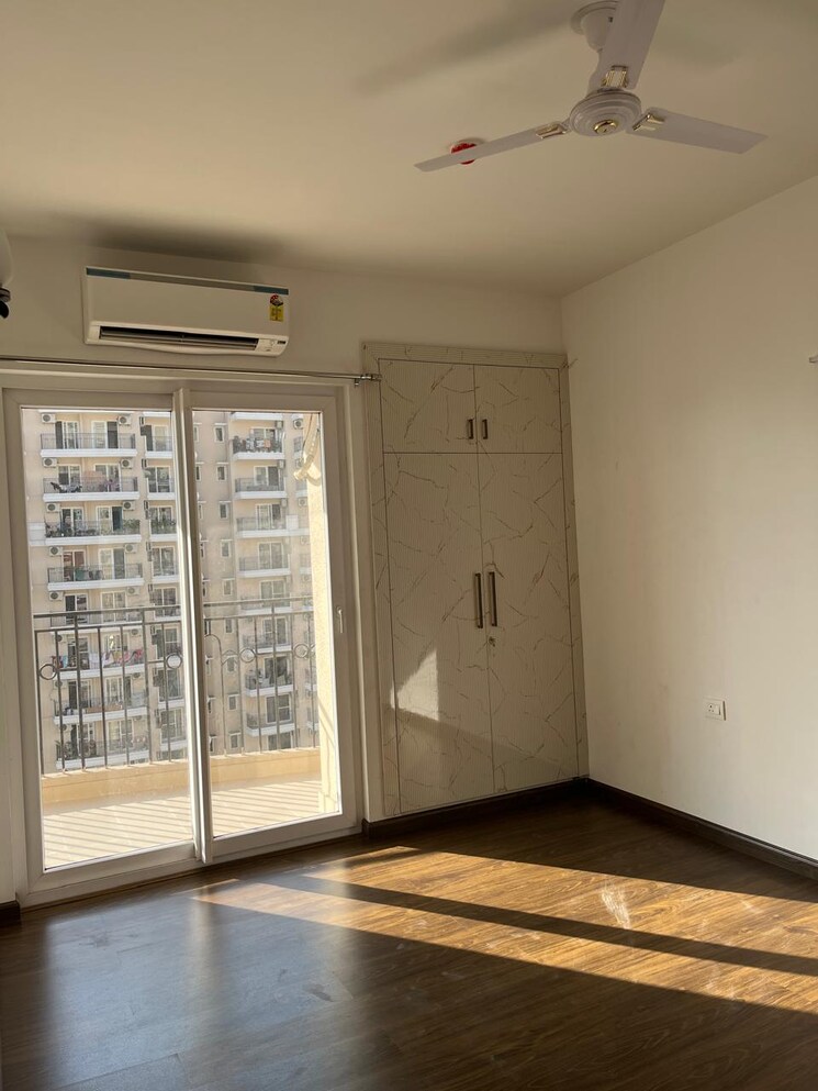 Room, sector 4 3 Bedroom 1675 Sq.Ft. Apartment In Sector 4 Noida 8222747