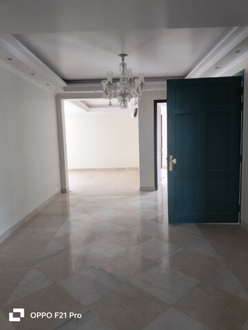 Room in 4 BHK Builder Floor at Auram Floor, South City 2 – for Sale