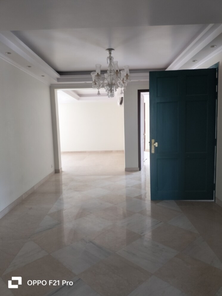 Room, auram-floor 4 Bedroom 500 Sq.Yd. Builder Floor In South City 2 Gurgaon 8222764