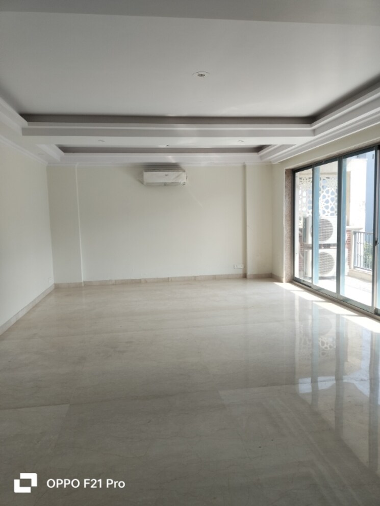 Room, auram-floor 4 Bedroom 500 Sq.Yd. Builder Floor In South City 2 Gurgaon 8222764