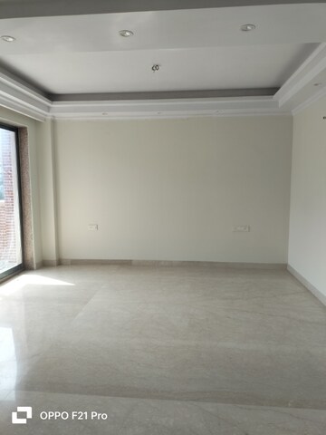 Room in 4 BHK Builder Floor at Auram Floor, South City 2 – for Sale