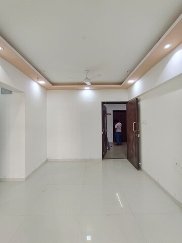Room in 1 BHK Apartment at Lotus Unity, Versova – for Rent