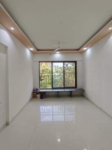 Room in 1 BHK Apartment at Lotus Unity, Versova – for Rent
