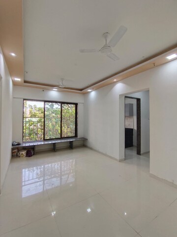 Room in 1 BHK Apartment at Lotus Unity, Versova – for Rent