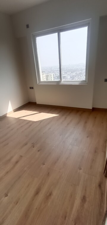Room in 4 BHK Apartment at G Corp The Icon, Thanisandra Main Road – for Sale