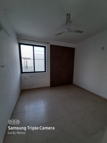 Room in 3.5 BHK Builder Floor at Vatika Premium Floors, Sector 82 – for Sale