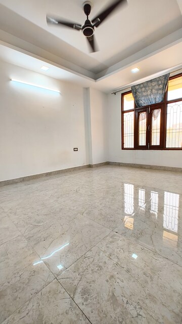 Room in 3 BHK Apartment at Palm Residency Chhatarpur, Chattarpur – for Sale