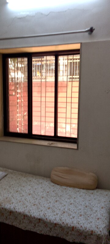 Room in 1.5 BHK Apartment at Siddhi Aura, Andheri East – for Rent