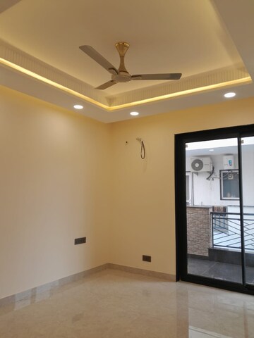 Room in 2 BHK Apartment at Paras Tierea, Sector 137 – for Rent