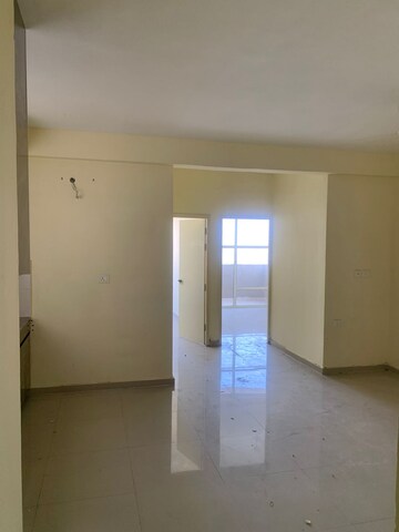 2 BHK Apartment For Rent in Pyramid Elite, Sector 86