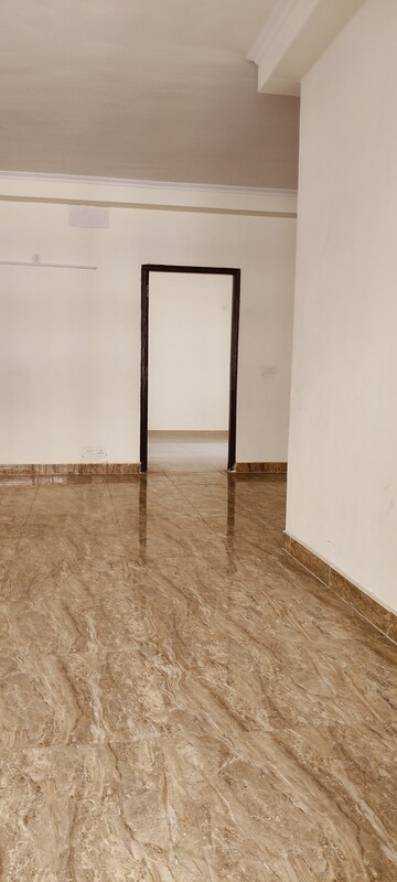 Room in 4 BHK Apartment at Amrapali Silicon City, Sector 76 – for Sale
