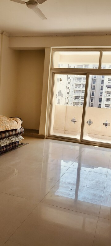 Living Room in 4 BHK Apartment at Amrapali Silicon City, Sector 76 – for Sale
