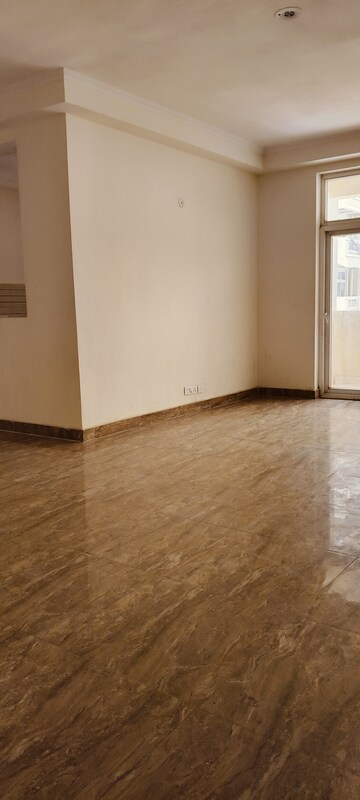 Room in 4 BHK Apartment at Amrapali Silicon City, Sector 76 – for Sale
