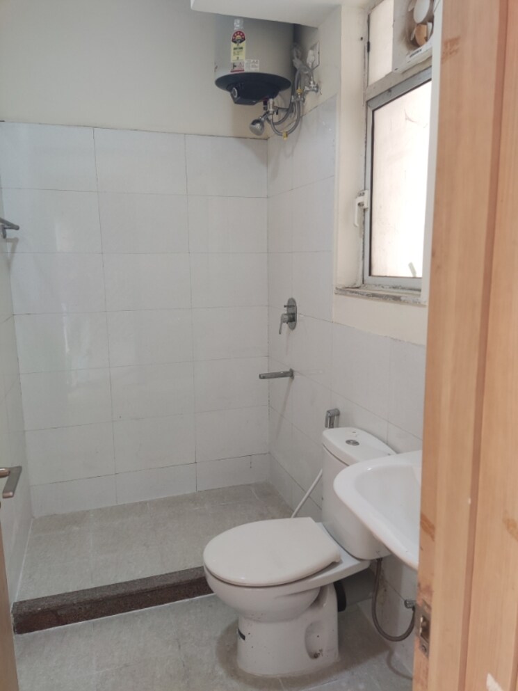 Bathroom, dlf-express-greens 4 Bedroom 2230 Sq.Ft. Apartment In Manesar Sector 1a Gurgaon 8223184