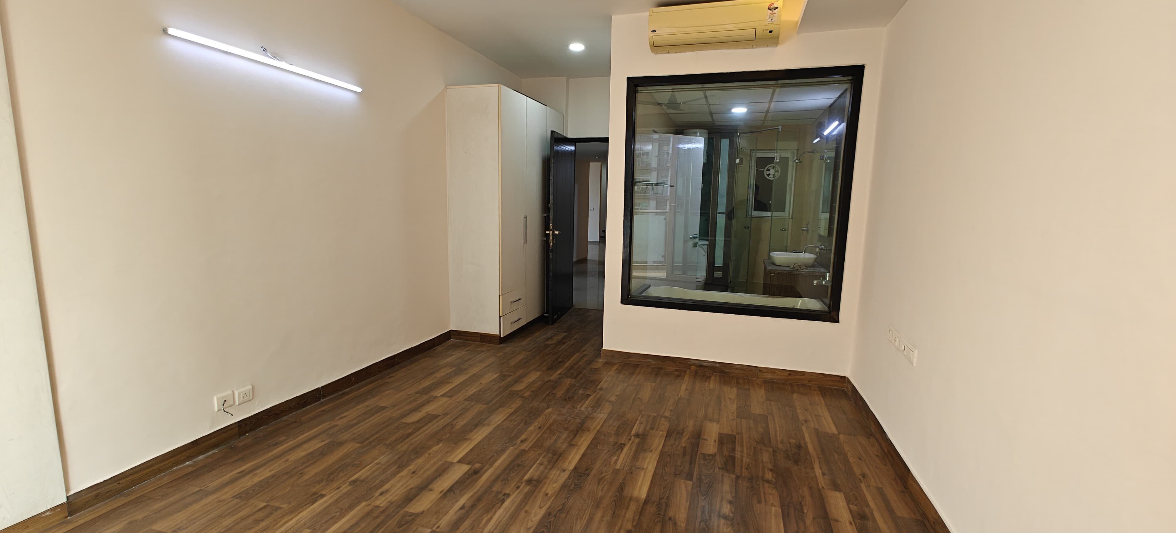 3 BHK + Pooja Room,Servant Room Apartment For Sale in Omaxe Twin Towers