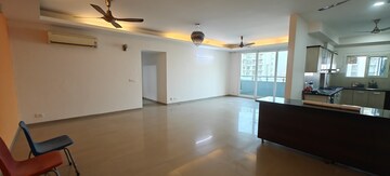 Room in 3 BHK Apartment at Omaxe Twin Towers, Sector 50 – for Sale
