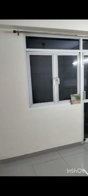 Room in 3 BHK Apartment at Wave Executive Floors, Wave City – for Rent
