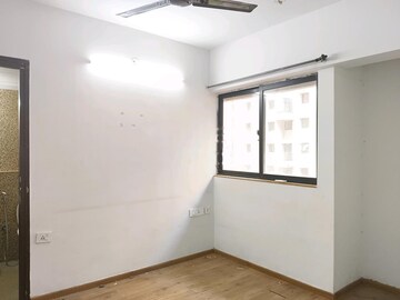 2 BHK Apartment For Rent in Raunak Unnathi Woods Supreme, Ghodbunder Road