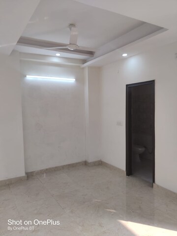 Room in 2 BHK Apartment at Chi V Greater Noida – for Sale