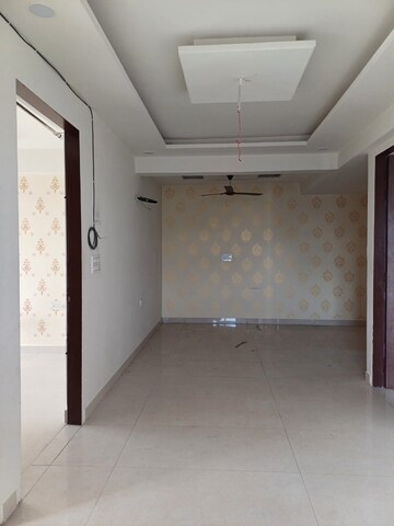 Room in 3 BHK Apartment at Mansarovar Extension – for Rent