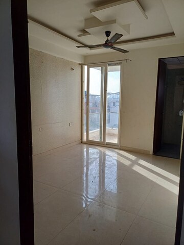 Room in 3 BHK Apartment at Mansarovar Extension – for Rent