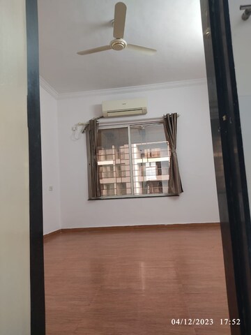 Room in 2 BHK Apartment at G K Roseland Residency, Pimple Saudagar – for Rent