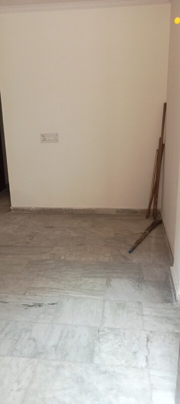 Room in 1 BHK Builder Floor at Panchsheel Vihar – for Rent