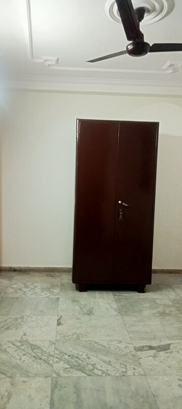 Room in 1 BHK Builder Floor at Panchsheel Vihar – for Rent