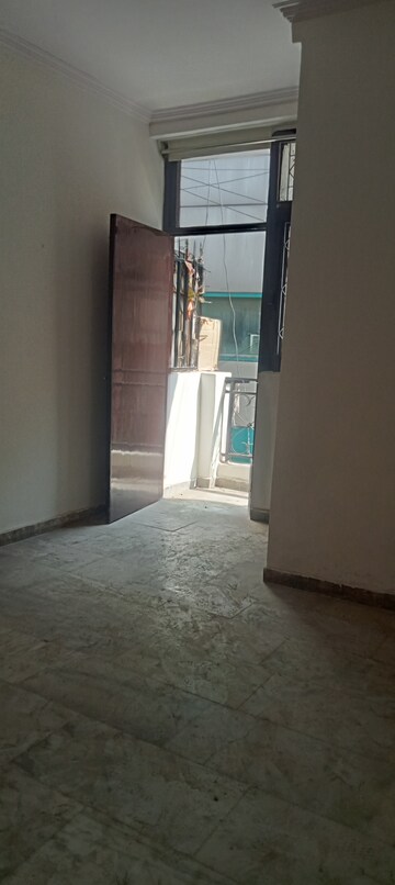 Room in 1 BHK Builder Floor at Panchsheel Vihar – for Rent