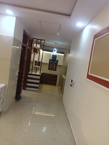Gym in 3 BHK Builder Floor at Dwarka Mor – for Rent