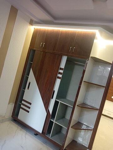 Furnished Amenities in 3 BHK Builder Floor at Dwarka Mor – for Rent