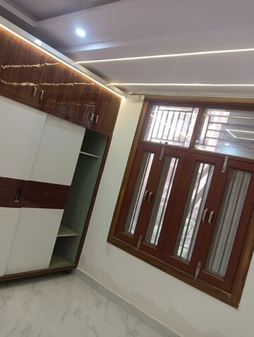 Furnished Amenities in 3 BHK Builder Floor at Dwarka Mor – for Rent