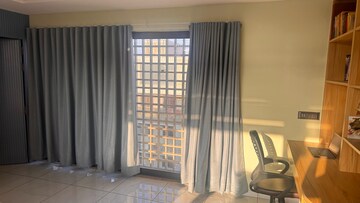 Room in 2 BHK Apartment at Vaishnodevi Circle – for Sale