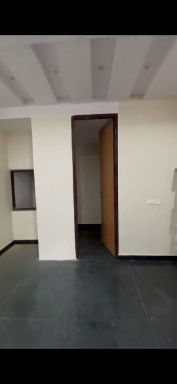Room in 2 BHK Independent House at RWA Apartments Sector 26, Sector 26 – for Rent