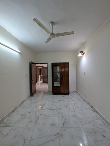 Room in 3 BHK Apartment at Vasant Kunj – for Rent