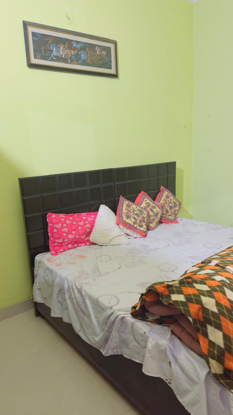 Bedroom, sector 23a 3 Bedroom 100 Sq.Yd. Independent House In Sector 23a Gurgaon 8223569