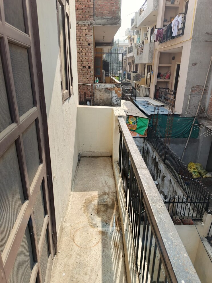 Balcony, sector 23a 3 Bedroom 100 Sq.Yd. Independent House In Sector 23a Gurgaon 8223569