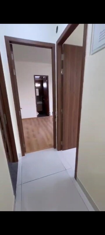 Room in 2 BHK Apartment at Shapoorji Pallonji Astron, Kandivali East – for Rent