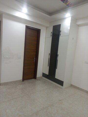 Furnished Amenities in 3 BHK Builder Floor at Sector 12a – for Rent